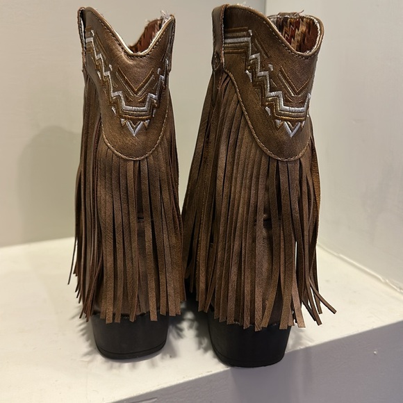 Roper Brown Fringe boots - Picture 2 of 5